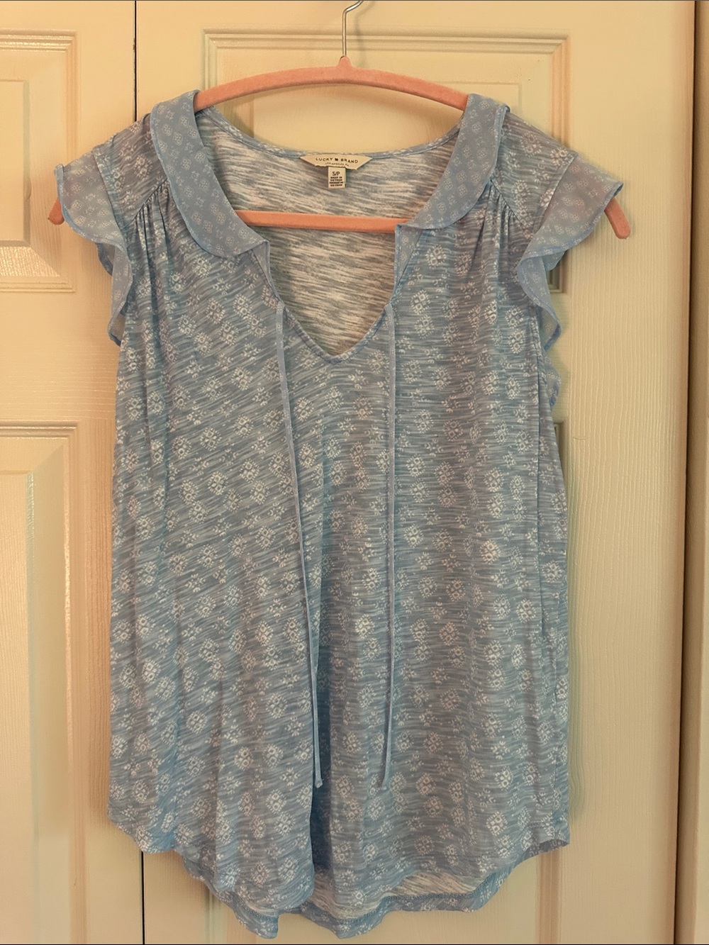 Lucky Brand Light Blue Printed Tie-Neck Flutter Sleeve Top